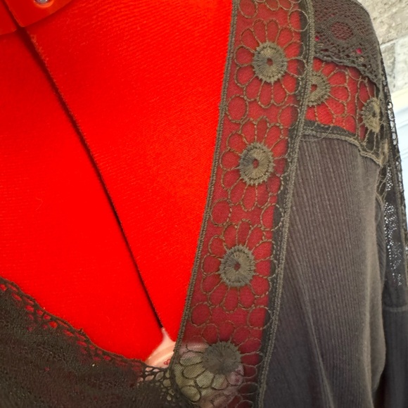 Free People Black Lace V-Neck Long Sleeve Lace Trim Top - Picture 2 of 5